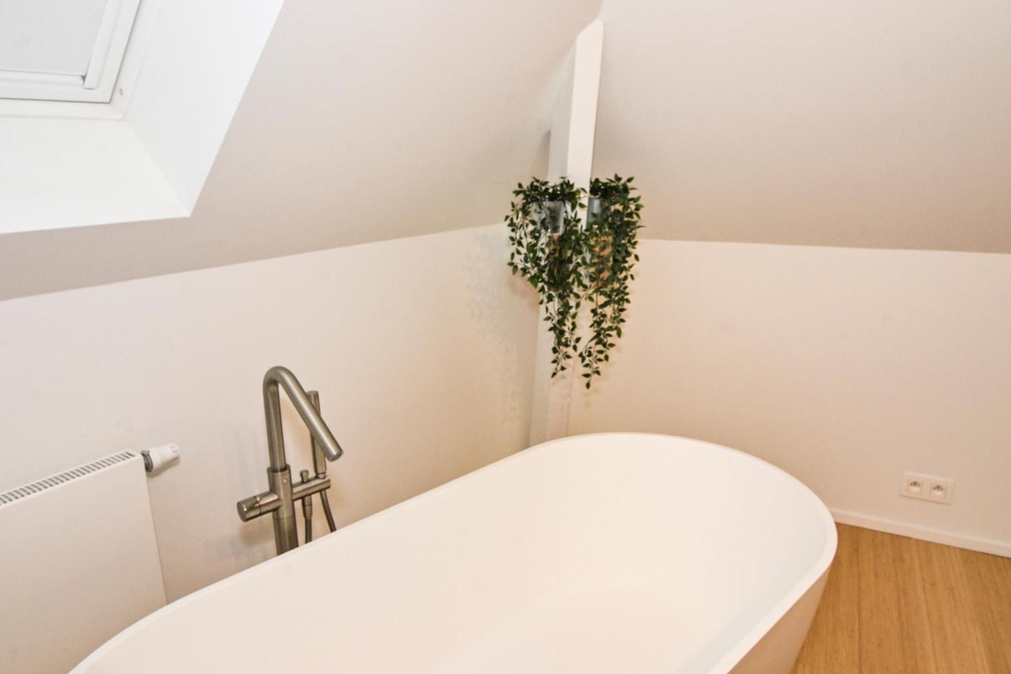Family Duplex Getaway - Perfectly Positioned For City Adventures Brussel Bagian luar foto